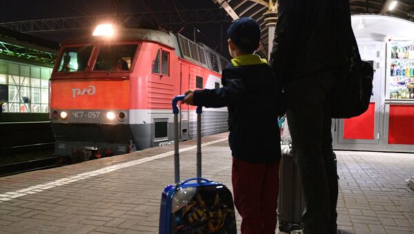 Первый поезд с купе для пассажиров с детьми отправился из Москвы в Анапу - Sputnik Абхазия