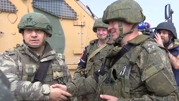 Эксклюзивные кадры: российские и турецкие военные провели первое патрулирование в Идлибе - Sputnik Абхазия