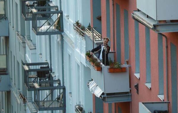 Карантин и вооруженные штаты: абхазы рассказали о борьбе с коронавирусом за рубежом Карантин и вооруженные штаты: абхазы рассказали о борьбе с коронавирусом за рубежом - Sputnik Абхазия