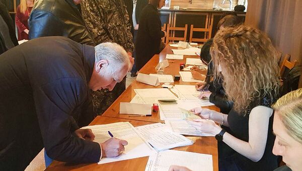 Исполняющий обязанности Президента Республики Абхазия Валерий Бганба проголосовал на выборах - Sputnik Аҧсны