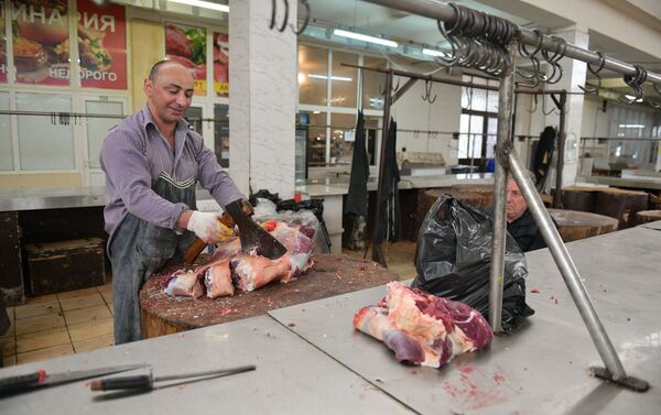 У мясников и продавцов сыра от покупателей не было отбоя - Sputnik Абхазия