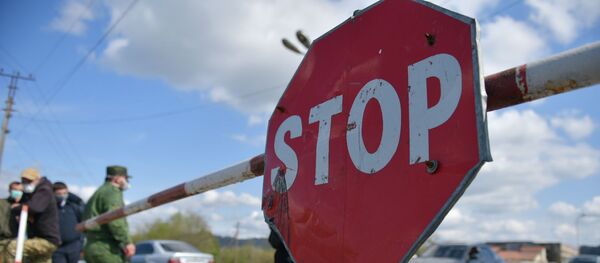 Милицейский кордон на стационарном пункте госавтоинспекции Канал   Милицейский кордон на стационарном пункте госавтоинспекции Канал   - Sputnik Абхазия