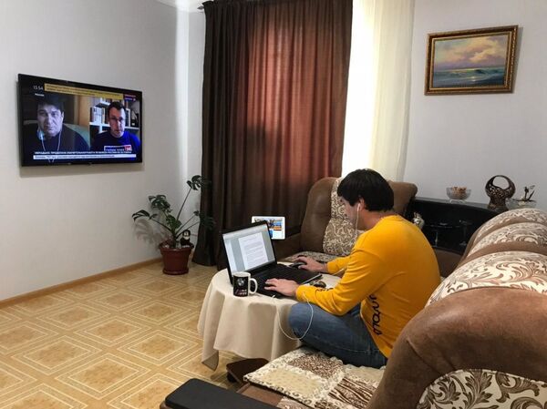 Удаляемся, не прерываясь: как работают сотрудники Sputnik Абхазия в самоизоляции Удаляемся, не прерываясь: как работают сотрудники Sputnik Абхазия в самоизоляции - Sputnik Абхазия