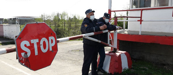 Проверка на дорогах: как живет Абхазия в режиме ЧС Проверка на дорогах: как живет Абхазия в режиме ЧС - Sputnik Абхазия