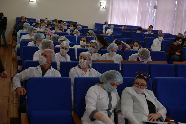 Тренинги для медперсонала по коронавирусу в республиканской больнице - Sputnik Абхазия
