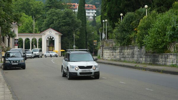 Движение автотранспорта в Гаграх. - Sputnik Абхазия