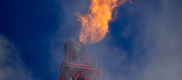 Газовый факел. Архивное фото  Газовый факел. Архивное фото  - Sputnik Абхазия