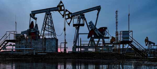Работа нефтяных станков - качалок Работа нефтяных станков - качалок - Sputnik Абхазия