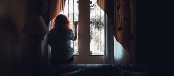 Девушка в комнате  - Sputnik Абхазия