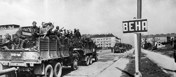 Советские войска вступают в Вену. Советские войска вступают в Вену. - Sputnik Абхазия