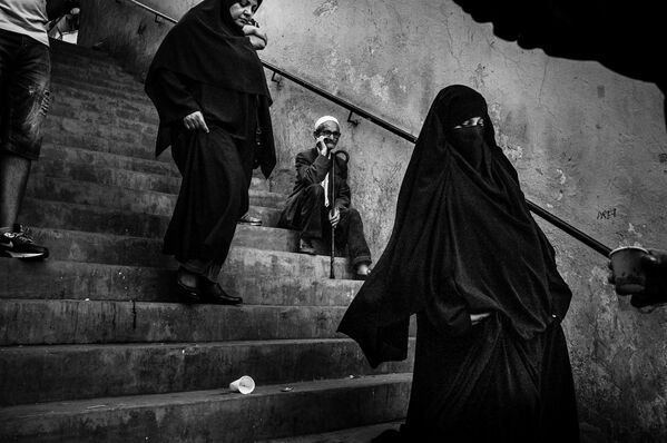Один из снимков репортажа Kho, the Genesis of a Revolt фотографа Romain Laurendeau, ставшего победителем конкурса World Press Photo 2020 в категории Story of the Year - Sputnik Абхазия