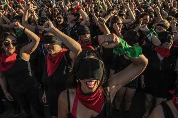 Один из снимков репортажа Chile: The Rebellion Against Neoliberalism фотографа Fabio Bucciarelli, занявшего второе место в категории General News конкурса World Press Photo 2020 - Sputnik Абхазия