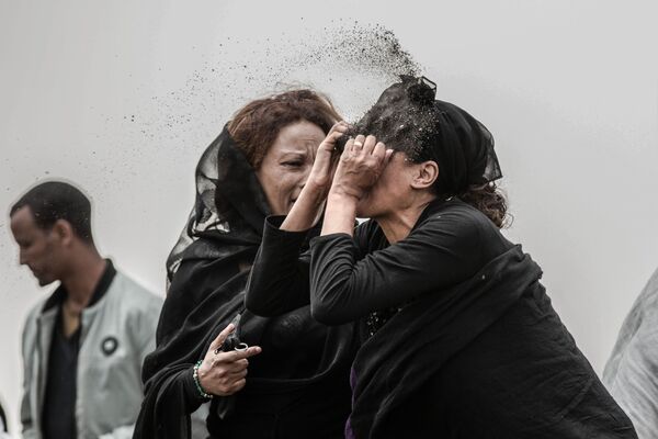 Снимок Relative Mourns Flight ET 302 Crash Victim фотографа Mulugeta Ayene, номинант конкурса World Press Photo 2020 - Sputnik Абхазия
