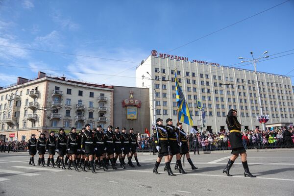 Военнослужащие на военном параде в Мурманске, посвященном 73-й годовщине Победы в Великой Отечественной войне - Sputnik Абхазия