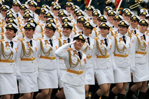 Военнослужащие во время военного парада в Москве, посвящённого 72-й годовщине Победы в Великой Отечественной войне 1941-1945 годов - Sputnik Абхазия
