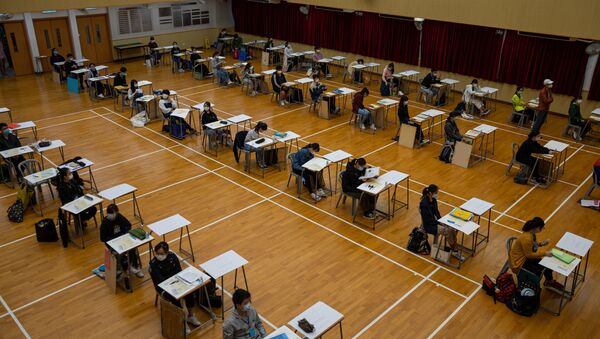 Студенты во время сдачи экзамена в Гонконге, Китай - Sputnik Аҧсны