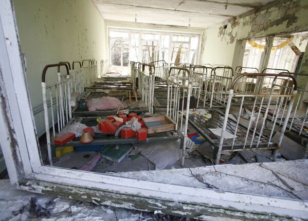 Разрушенное здание детского сада в зоне отчуждения в городе Припять. - Sputnik Абхазия
