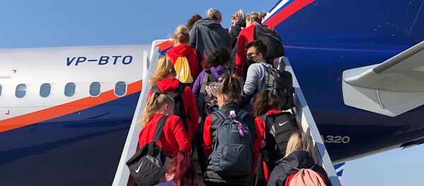 Возвращение российских туристов из Турции в Москву Возвращение российских туристов из Турции в Москву - Sputnik Аҧсны