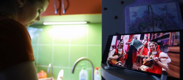 Семья из Краснодара во время самоизоляции записывает концерт для трансляции в Instagram  - Sputnik Аҧсны