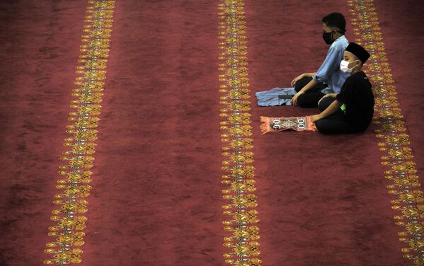 Начало священного для мусульман месяца Рамадан в Индонезии - Sputnik Абхазия