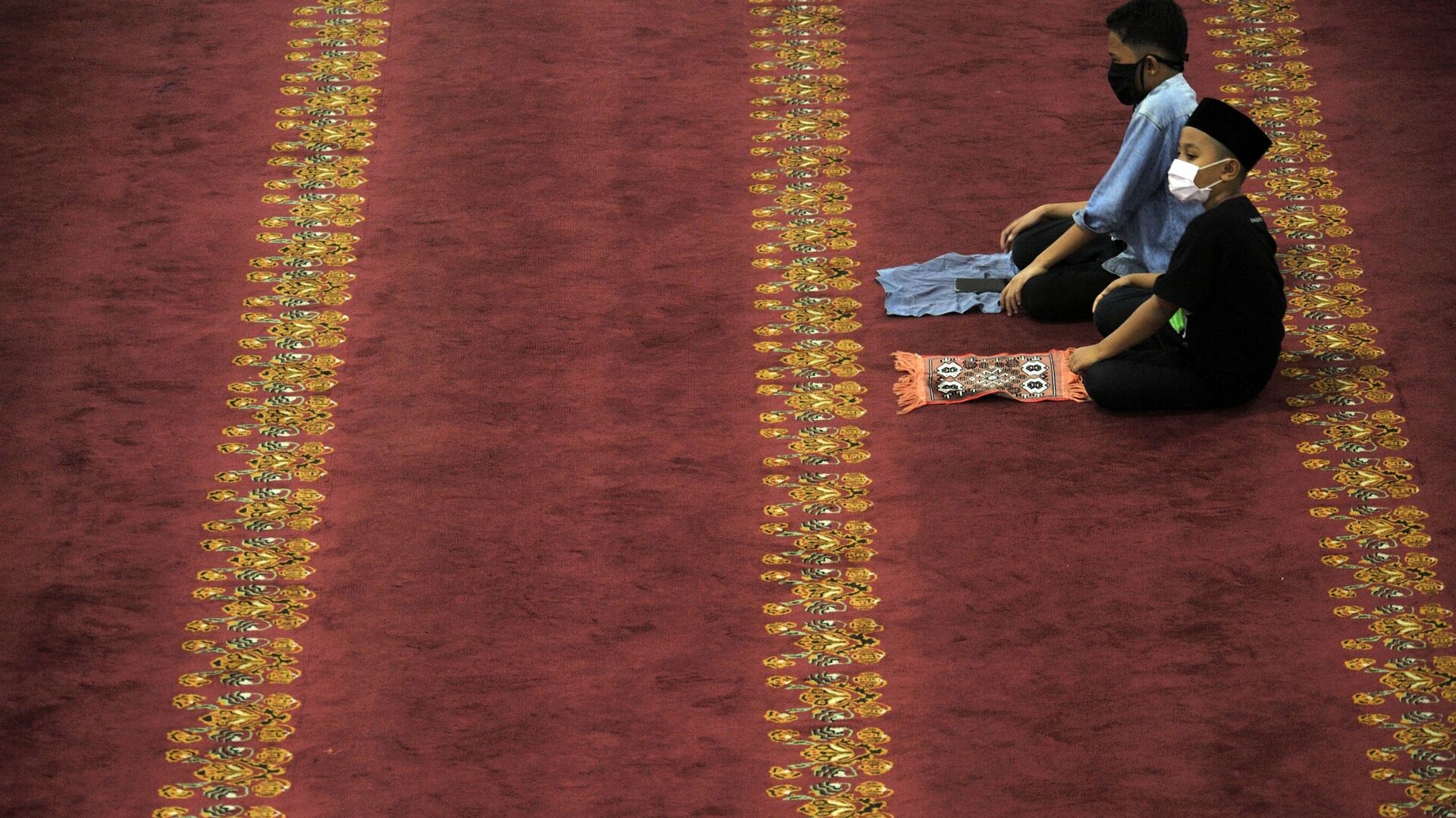 Начало священного для мусульман месяца Рамадан в Индонезии - Sputnik Абхазия, 1920, 02.04.2022
