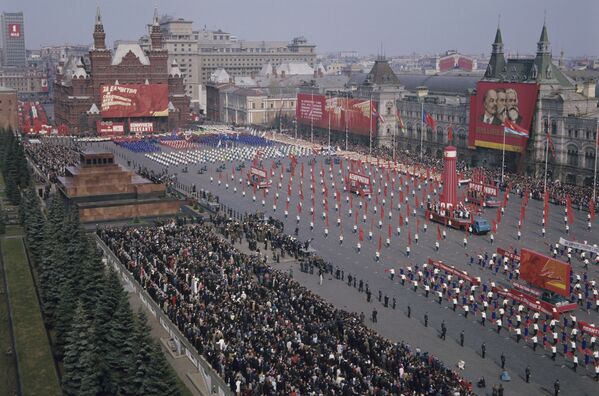 Физкультурный парад на Красной площади в День международной солидарности трудящихся, 1969 год - Sputnik Абхазия