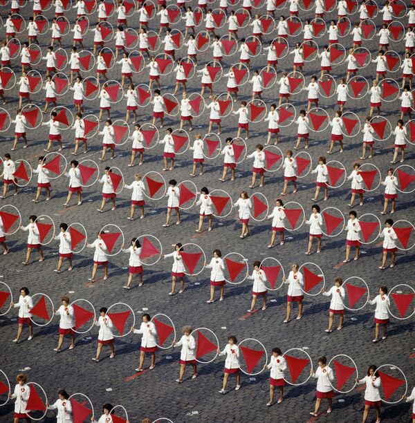 Выступление физкультурников на Красной площади в Москве в честь Дня международной солидарности трудящихся, 1974 год - Sputnik Абхазия