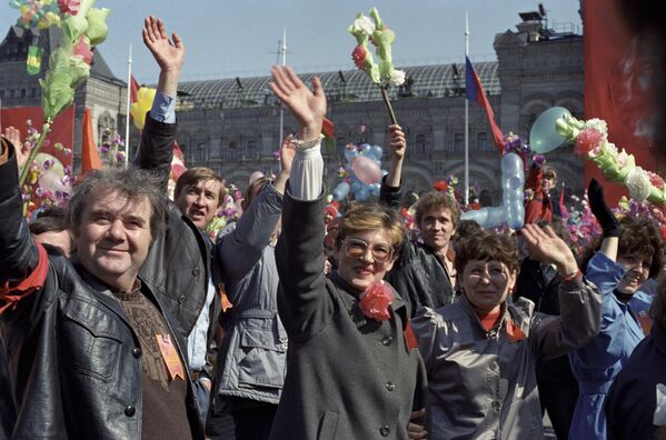 Первомайская демонстрация трудящихся на Красной площади в Москве, 1988 год - Sputnik Абхазия