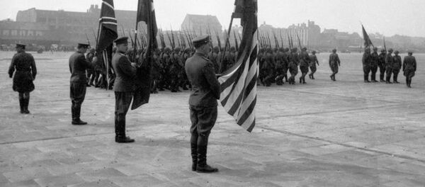 Представители союзного командования на Темпельгофском аэродроме в Берлине, 1945 год - Sputnik Абхазия