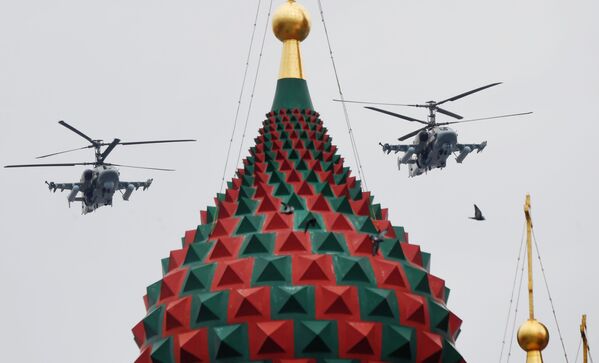 Ударные вертолеты Ка-52 Аллигатор на репетиции воздушной части парада Победы в Москве - Sputnik Абхазия
