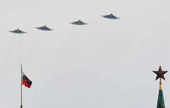 Российские многофункциональные истребители пятого поколения Су-57  на репетиции воздушной части парада Победы в Москве - Sputnik Абхазия