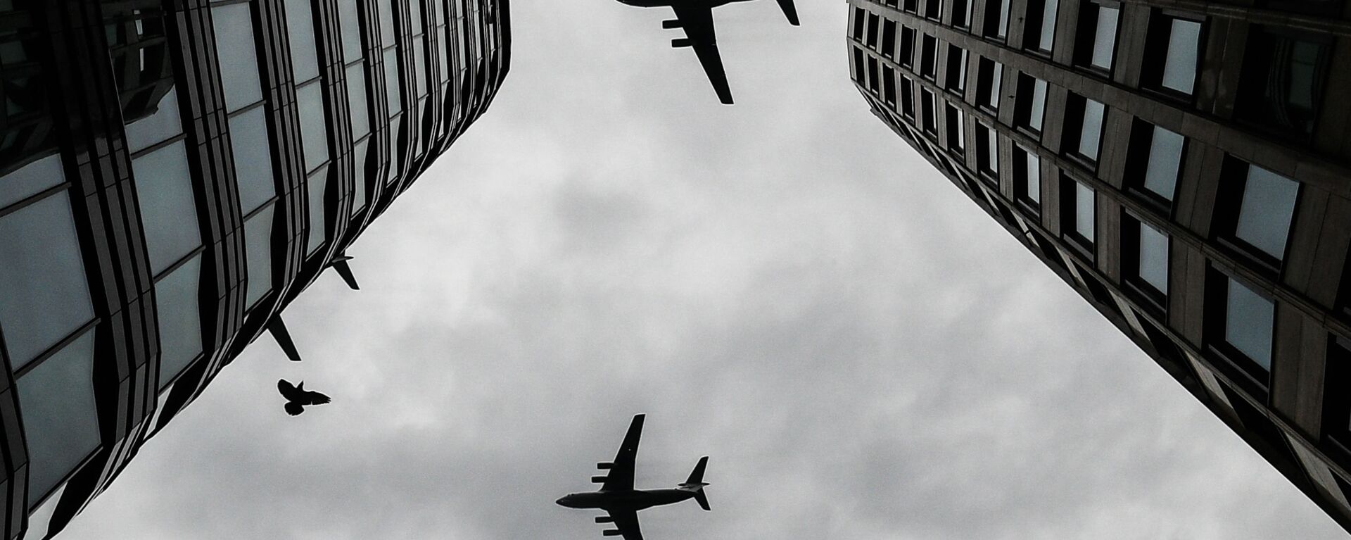 Тяжелые транспортные самолеты Ил-76 на репетиции воздушной части парада Победы в Москве - Sputnik Абхазия, 1920, 24.05.2022