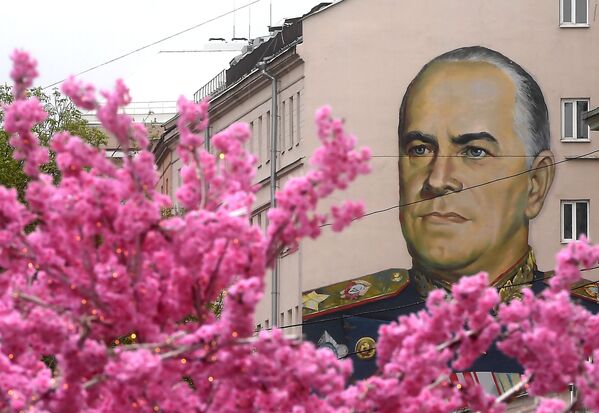 Граффити с изображением маршала Георгия Жукова на улице Старый Арбат в Москве - Sputnik Абхазия