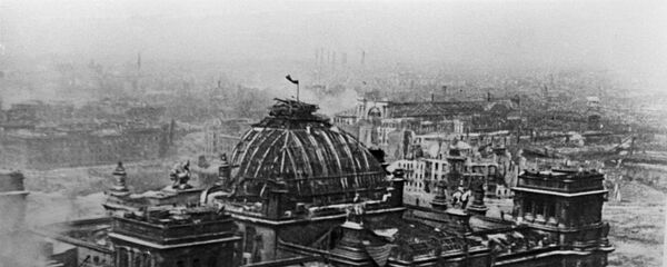 Великая Отечественная война. 1941-1945 гг. Знамя Победы над гитлеровским Рейхстагом. Великая Отечественная война. 1941-1945 гг. Знамя Победы над гитлеровским Рейхстагом. - Sputnik Абхазия