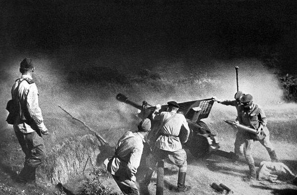 Артиллерийский расчет во время боя, Северный Кавказ - Sputnik Абхазия