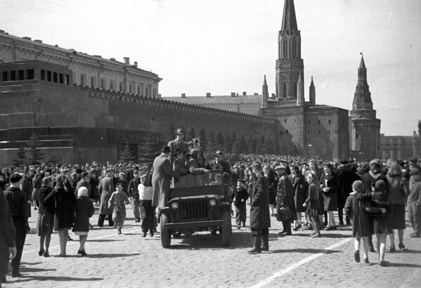 Приезд кинохроники на Красную площадь 9 мая 1945 года  - Sputnik Абхазия