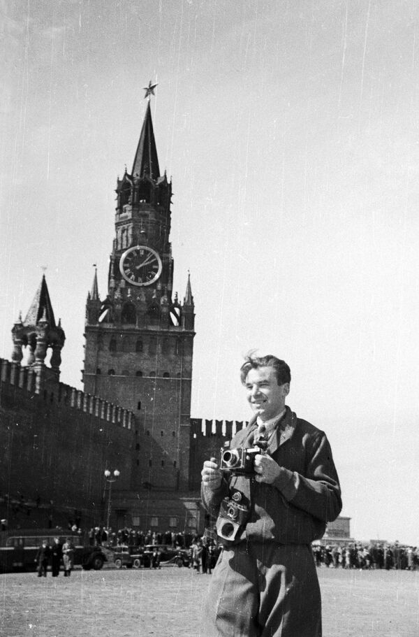 Афоторепортиор Александр Кравин Ашҭа Ҟаԥшь аҟны. маи 9, 1945 шықәсазы. - Sputnik Аҧсны