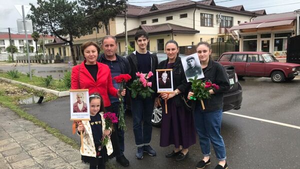 Семья Герлиани провела акцию Бессмертный полк - Sputnik Абхазия