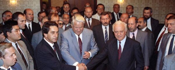 Встреча Владислава Ардзинба с Шеворнадзе Встреча Владислава Ардзинба с Шеворнадзе - Sputnik Аҧсны