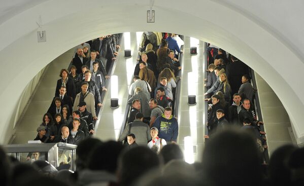 Пассажиры на станции Парк культуры кольцевой линии московского метрополитена в час пик - Sputnik Абхазия