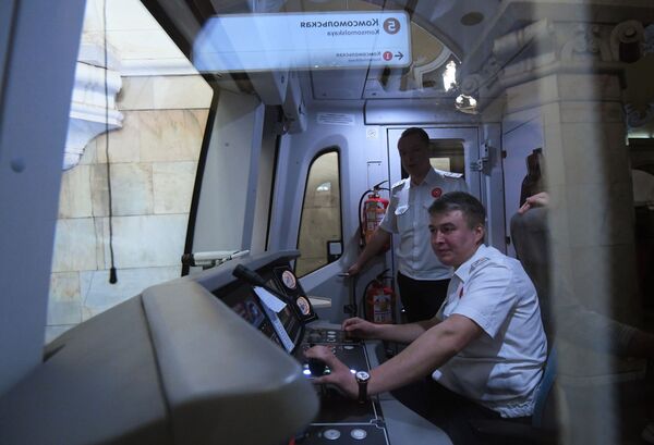 Машинисты поезда Москва на параде поездов Московского метро - Sputnik Абхазия