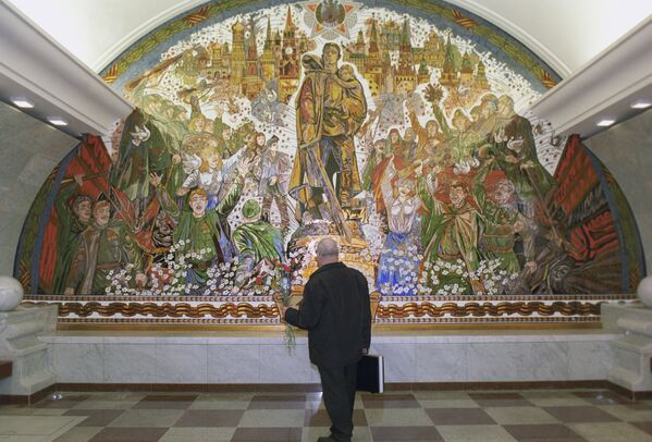 Панно, посвященное победе советского народа в Великой Отечественной войне 1941-1945 годов, на одной из стен станции московского метро Парк Победы - Sputnik Абхазия