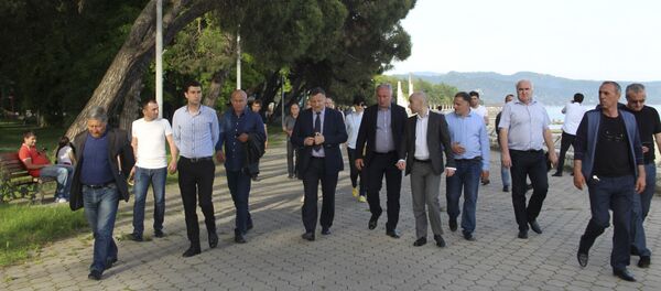 И. о. главы Администрации города Сухум Беслан Эшба провел инспекцию набережной столицы. И. о. главы Администрации города Сухум Беслан Эшба провел инспекцию набережной столицы. - Sputnik Абхазия