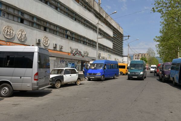  Так выглядит это место сегодня. С 1 мая правительство приняло решение о возобновлении работы общественного транспорта  - Sputnik Абхазия