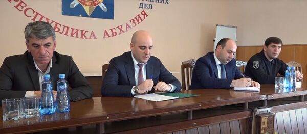 Министр ВД Дмитрий Дбар провел расширенное совещание с руководством и личным составом МВД РА. Министр ВД Дмитрий Дбар провел расширенное совещание с руководством и личным составом МВД РА. - Sputnik Абхазия