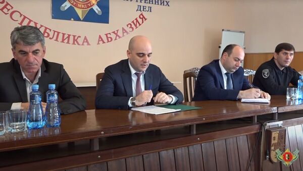 Министр ВД Дмитрий Дбар провел расширенное совещание с руководством и личным составом МВД РА. - Sputnik Абхазия