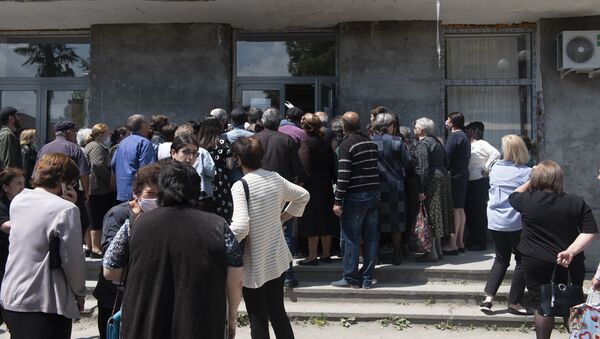 Очереди на оформление документов в Сухуме, ул. Званба д. 9 - Sputnik Абхазия