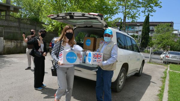  Министерство  здравоохранения получило  первую партию гуманитарного груза от ЮНИСЕФ со средствами индивидуальной защиты - Sputnik Абхазия