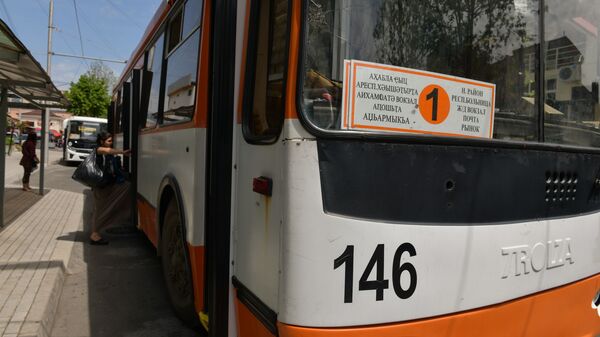 Троллейбус на рынке  - Sputnik Абхазия