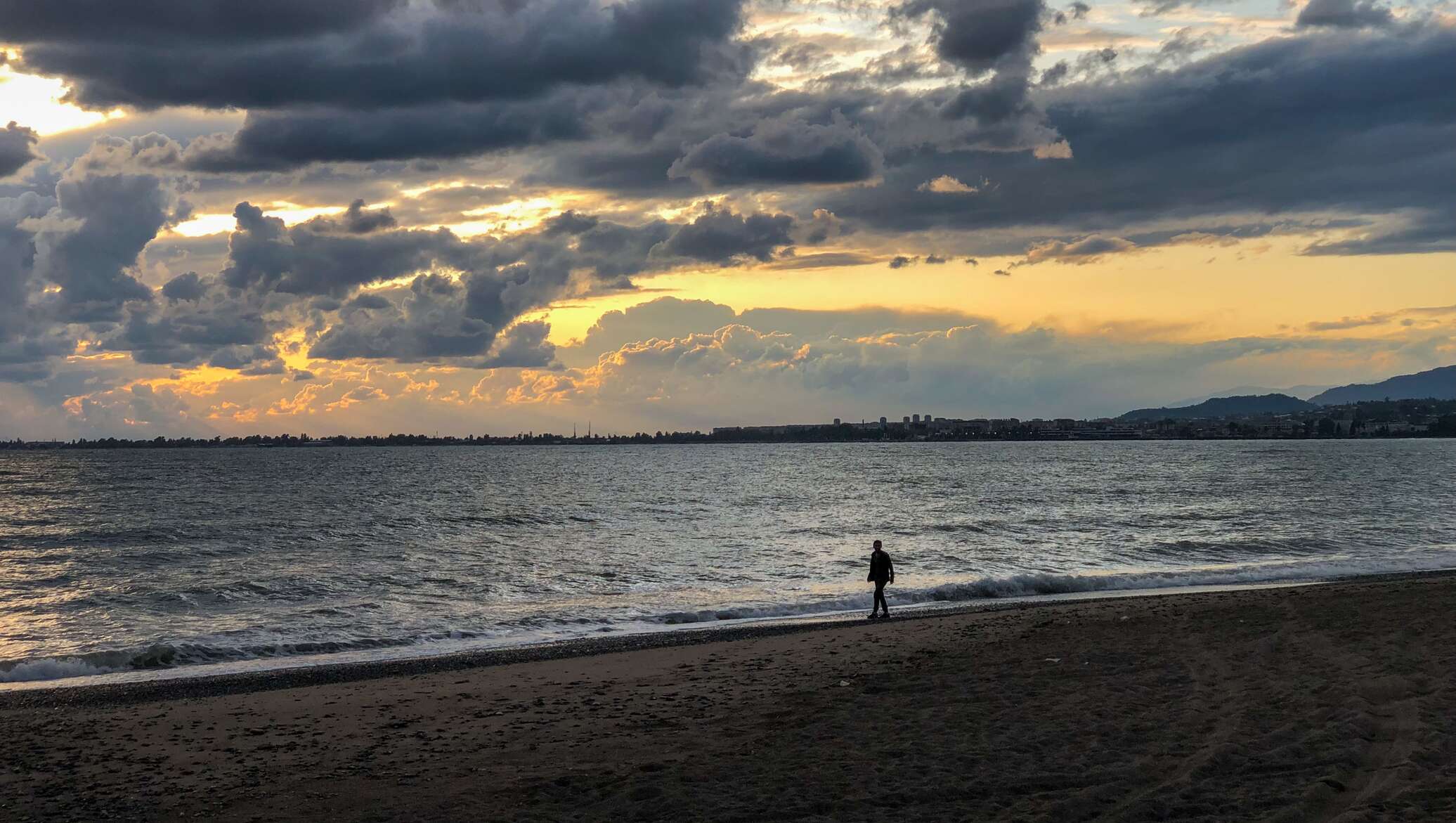 Погода на черном море. Климат Абхазии. Дожди в Абхазии. Абхазия в феврале. Понедельник море Абхазия.